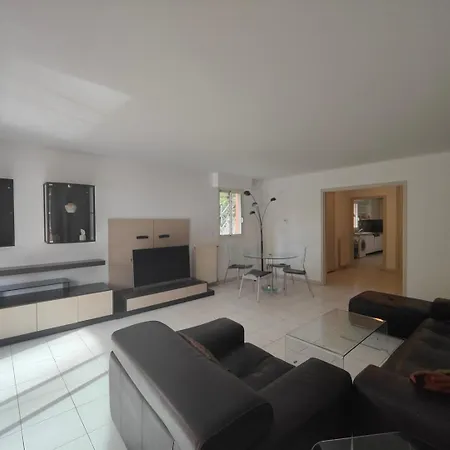 Superbe 4p In Rdj Avec Piscine - Parking Apartment