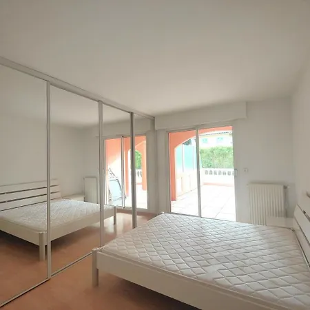 Apartment Superbe 4p In Rdj Avec Piscine - Parking *